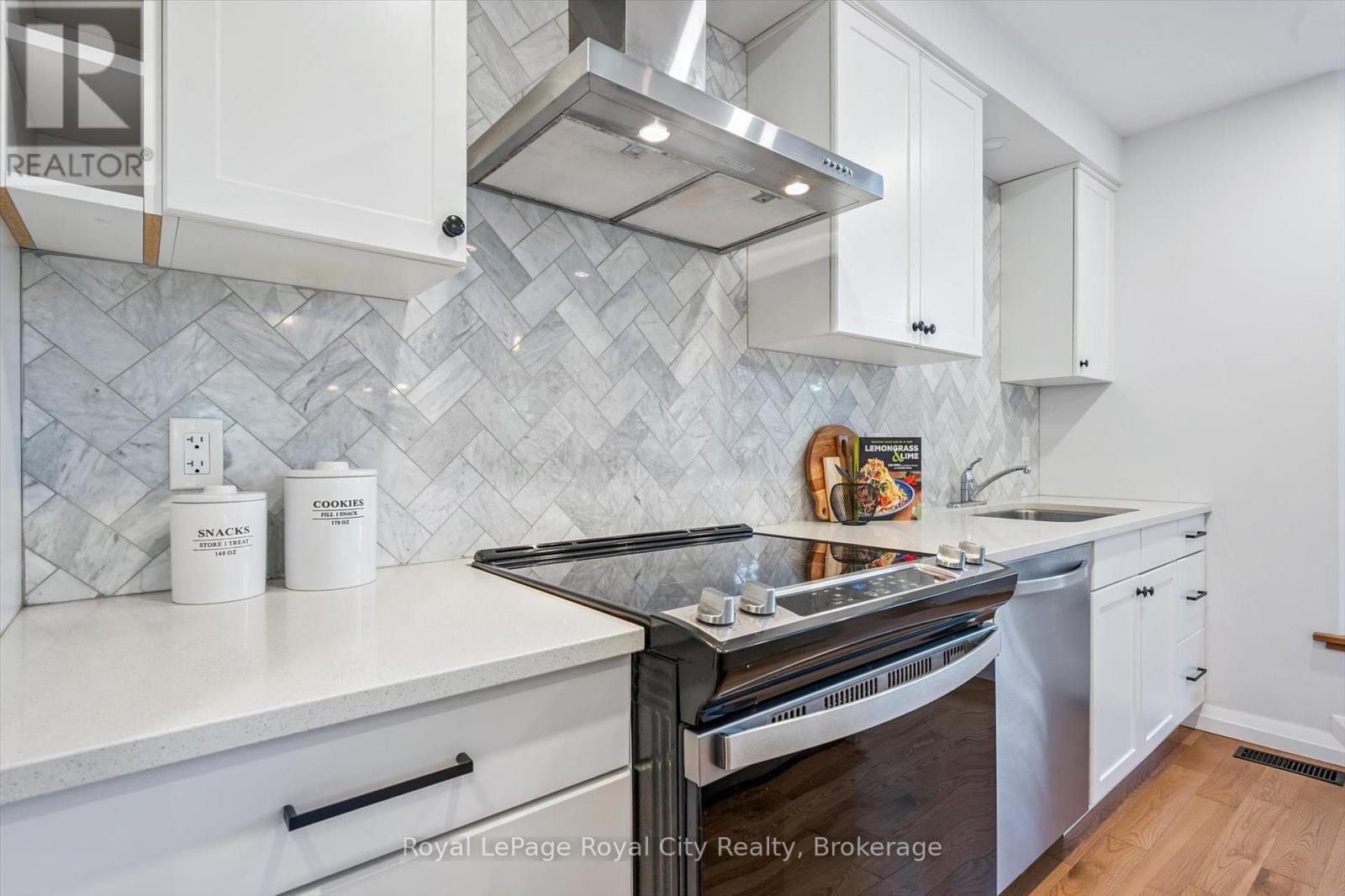 54 Forbes Avenue, Guelph, Ontario  N1G 1G4 - Photo 19 - X12279519