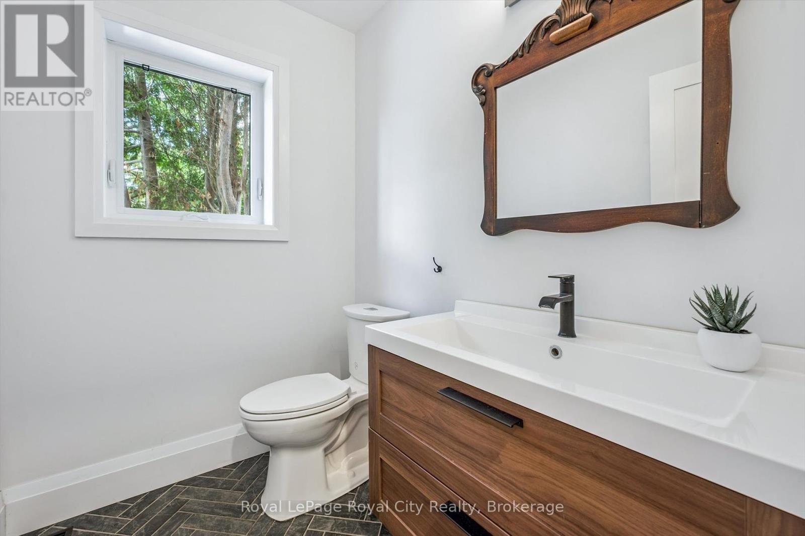 54 Forbes Avenue, Guelph, Ontario  N1G 1G4 - Photo 26 - X12279519