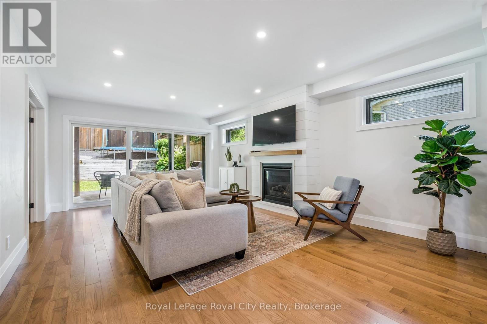 54 Forbes Avenue, Guelph, Ontario  N1G 1G4 - Photo 9 - X12279519