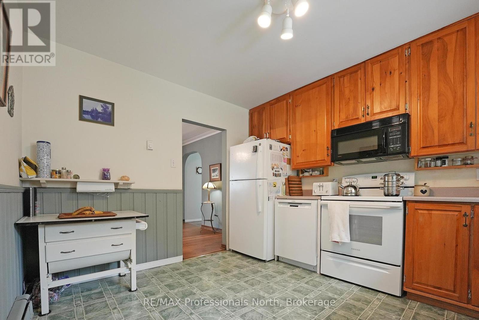 10 Stouffer Street, Minden Hills, Ontario  K0M 2K0 - Photo 18 - X12280086