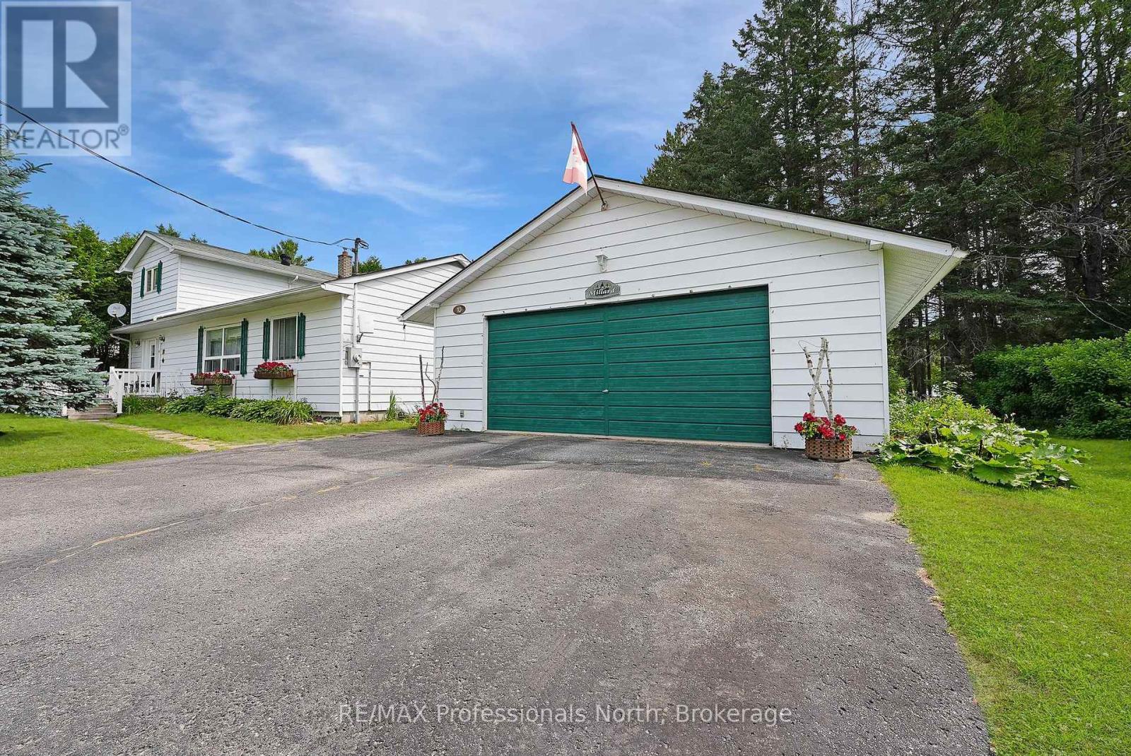 10 Stouffer Street, Minden Hills, Ontario  K0M 2K0 - Photo 3 - X12280086