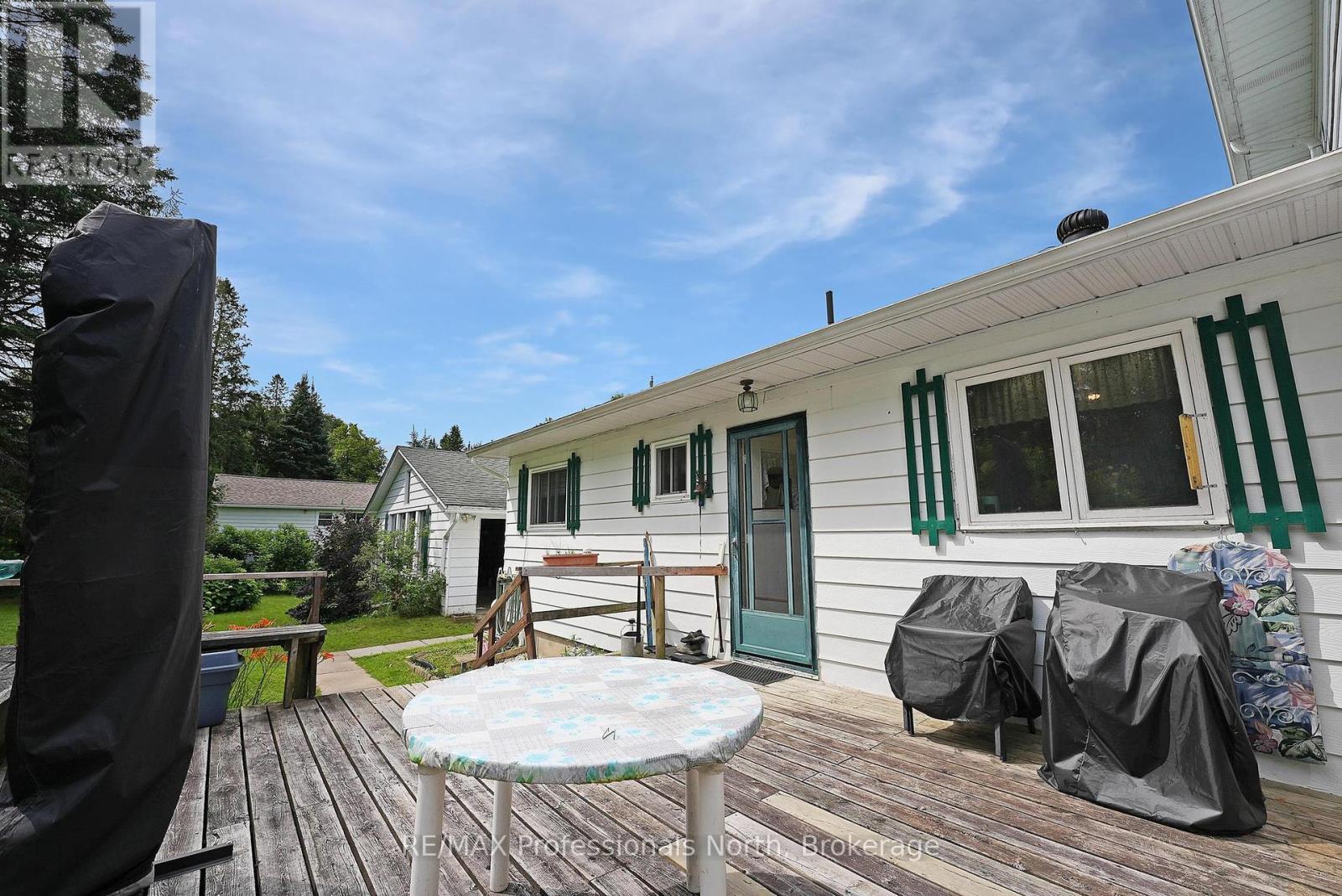 10 Stouffer Street, Minden Hills, Ontario  K0M 2K0 - Photo 35 - X12280086