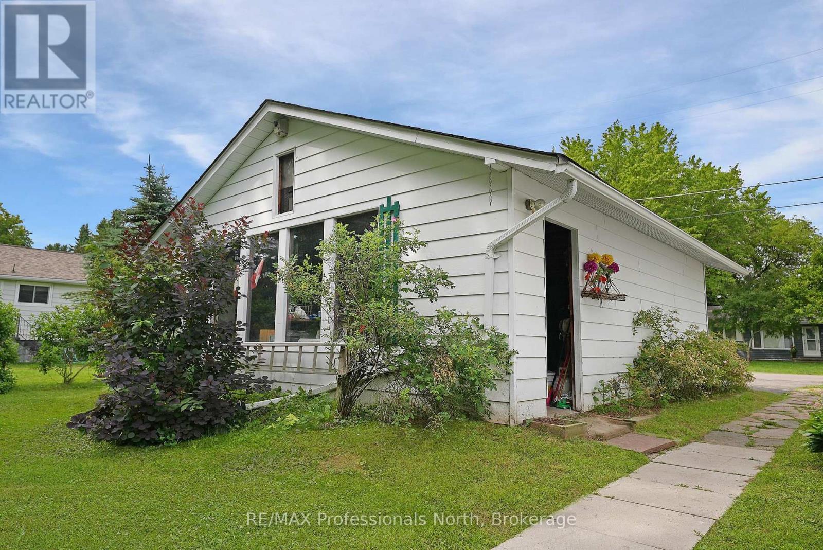 10 Stouffer Street, Minden Hills, Ontario  K0M 2K0 - Photo 44 - X12280086