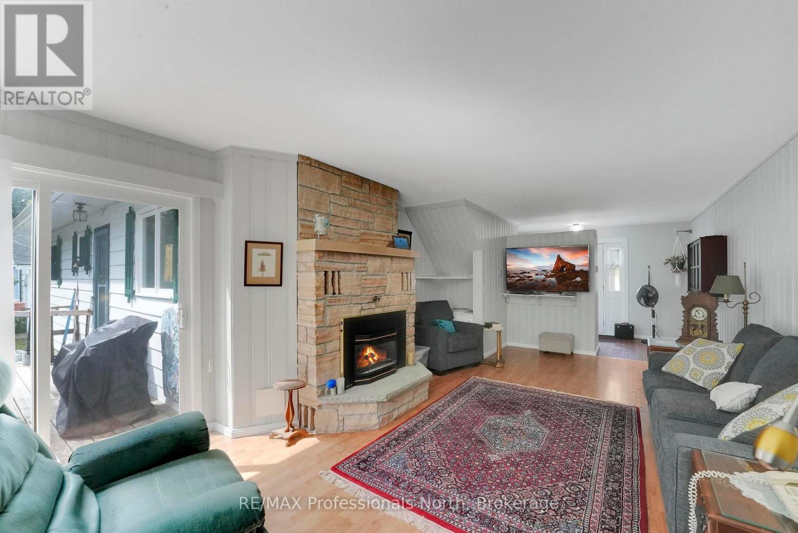 10 Stouffer Street, Minden Hills, Ontario  K0M 2K0 - Photo 8 - X12280086