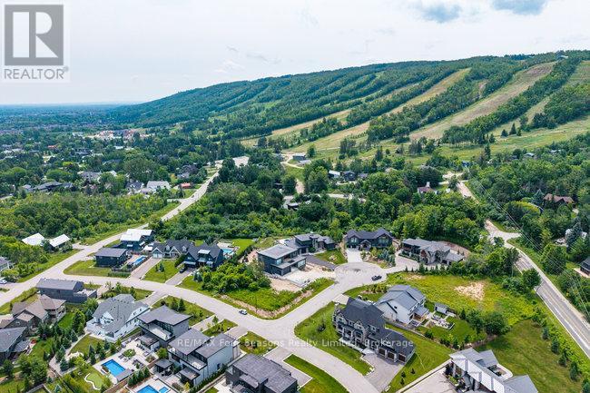 101 Grindelwald Court, Blue Mountains, Ontario  L9Y 0Z8 - Photo 43 - X12280105