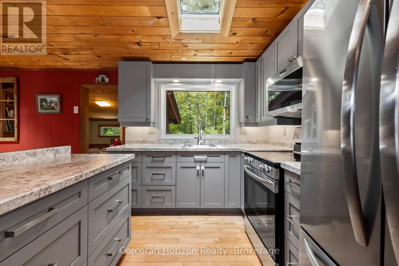 162 Winding Way, Georgian Bay, Ontario  L0K 1S0 - Photo 17 - X12280139