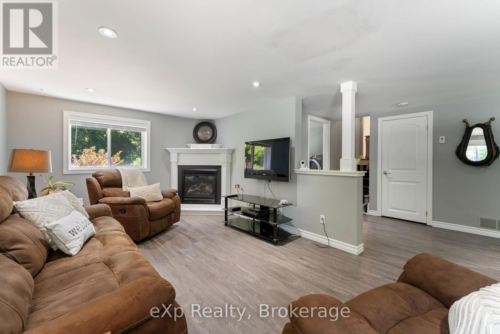 742 Silver Lake Road, South Bruce Peninsula, Ontario  N0H 1P0 - Photo 11 - X12280173
