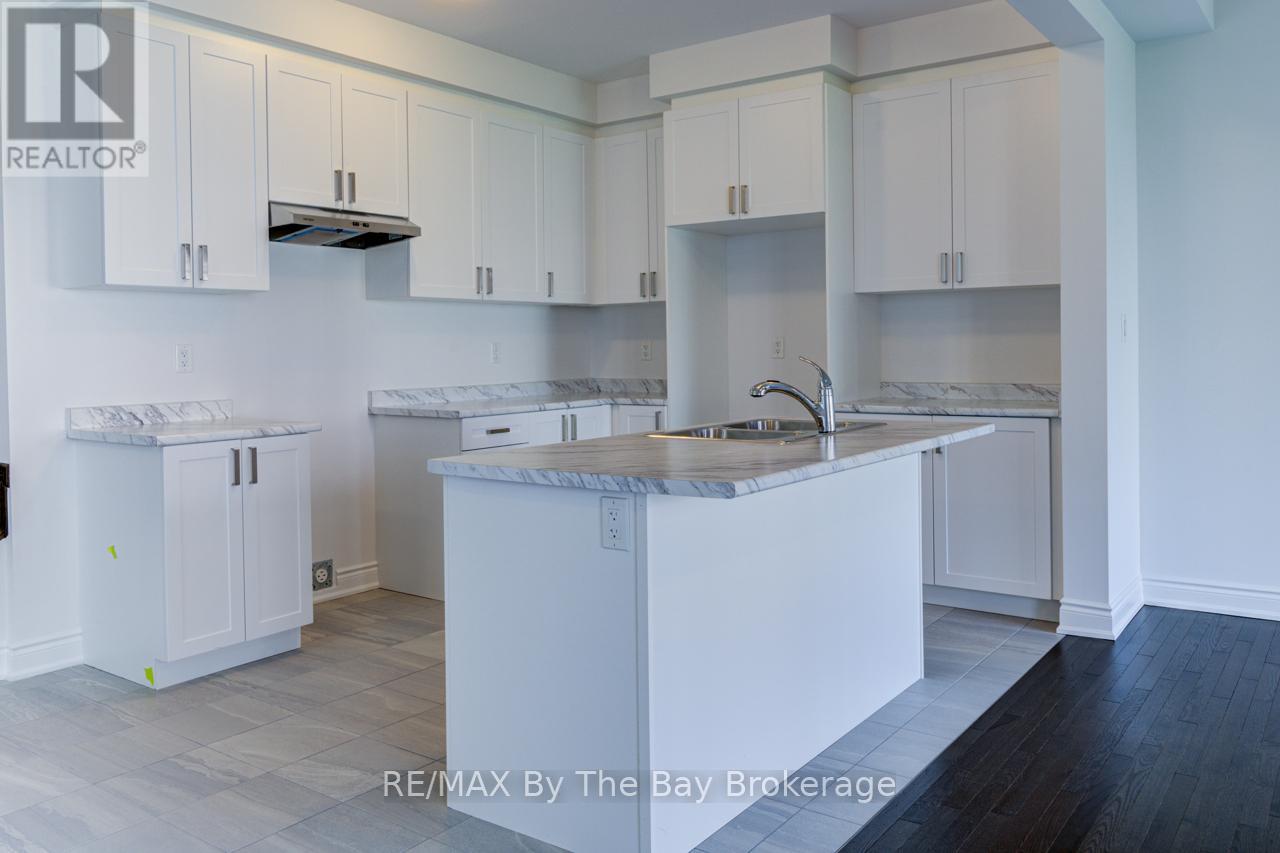 21 Lisa Street, Wasaga Beach, Ontario  L9Z 1J9 - Photo 15 - S12280296