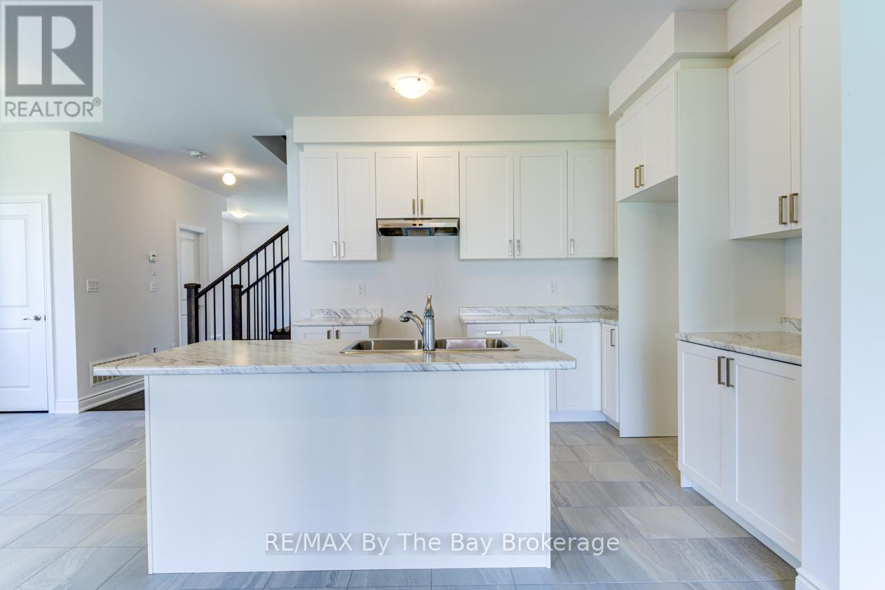 21 Lisa Street, Wasaga Beach, Ontario  L9Z 1J9 - Photo 16 - S12280296