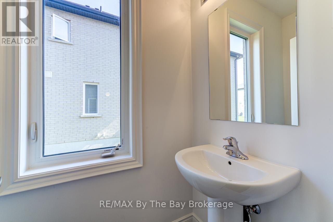 21 Lisa Street, Wasaga Beach, Ontario  L9Z 1J9 - Photo 30 - S12280296