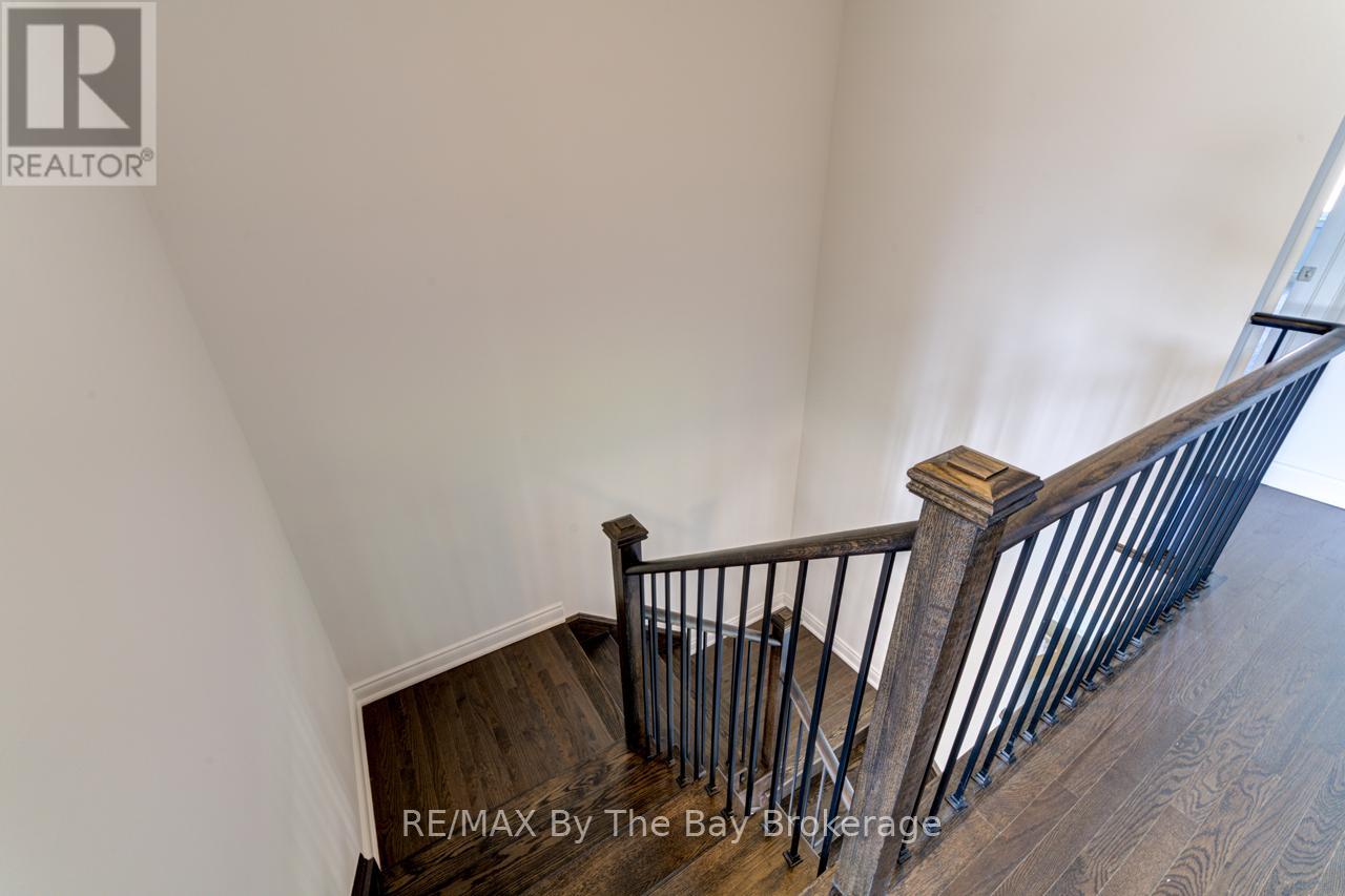21 Lisa Street, Wasaga Beach, Ontario  L9Z 1J9 - Photo 32 - S12280296