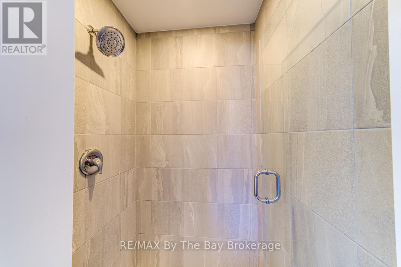 21 Lisa Street, Wasaga Beach, Ontario  L9Z 1J9 - Photo 38 - S12280296