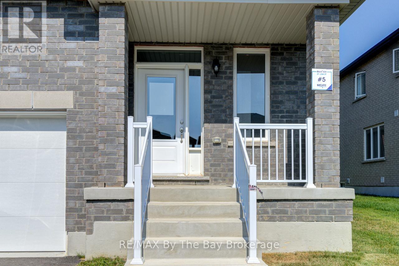 21 Lisa Street, Wasaga Beach, Ontario  L9Z 1J9 - Photo 4 - S12280296