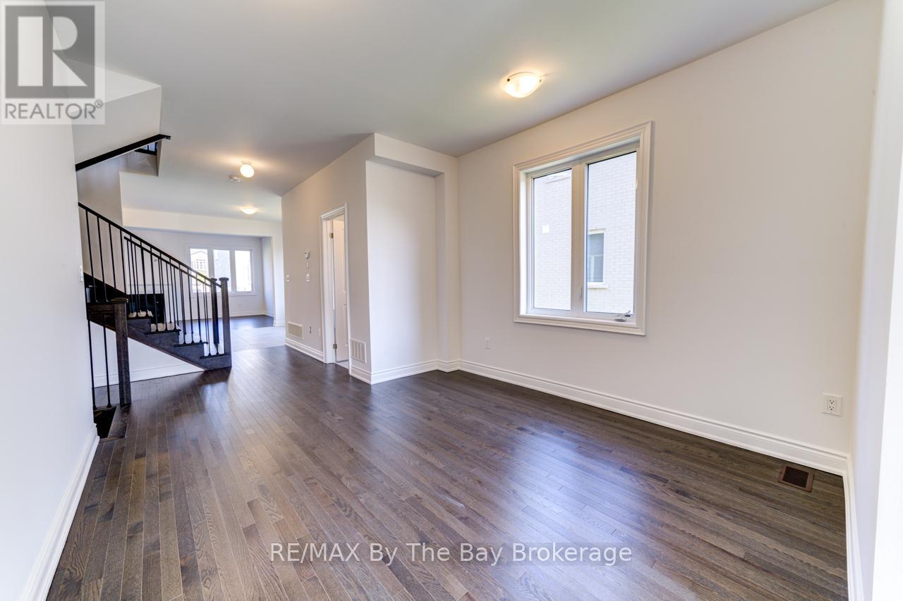 21 Lisa Street, Wasaga Beach, Ontario  L9Z 1J9 - Photo 9 - S12280296