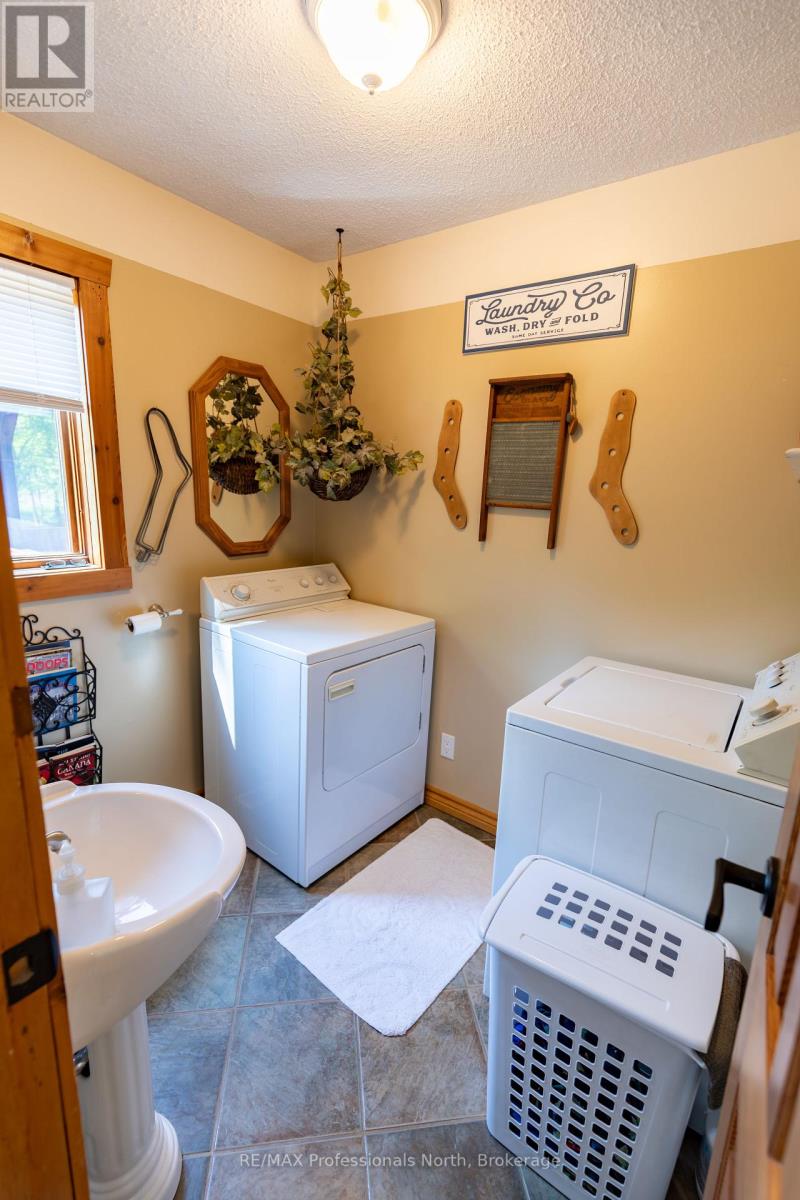 1107 Falkenburg Road, Bracebridge, Ontario  P1L 1X4 - Photo 5 - X12280794