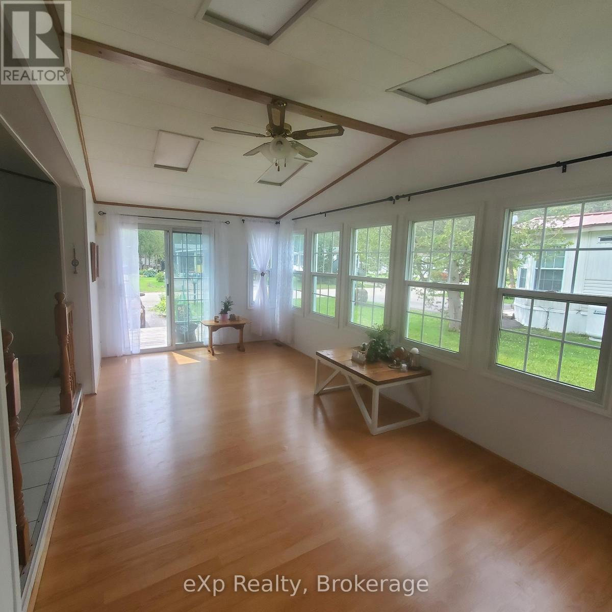 24 Prince Charles Avenue N, Springwater, Ontario  L0L 1P0 - Photo 6 - S12281068