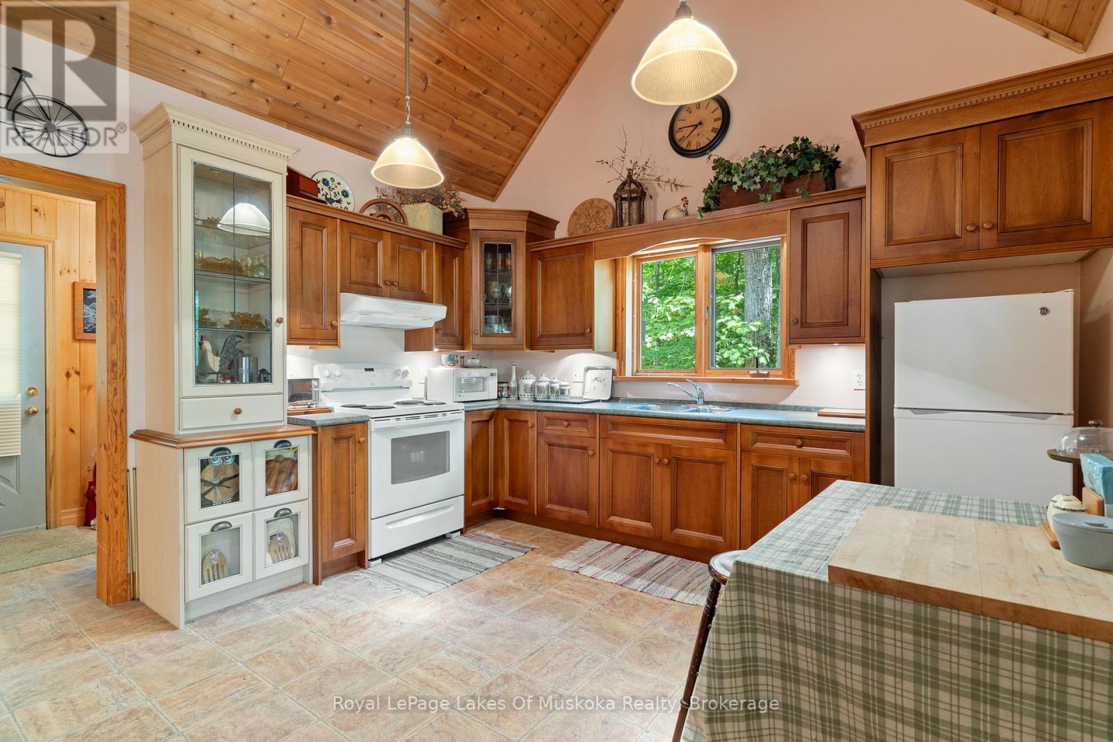 1236 Grace Road, Minden Hills, Ontario  K0M 2K0 - Photo 10 - X12281164