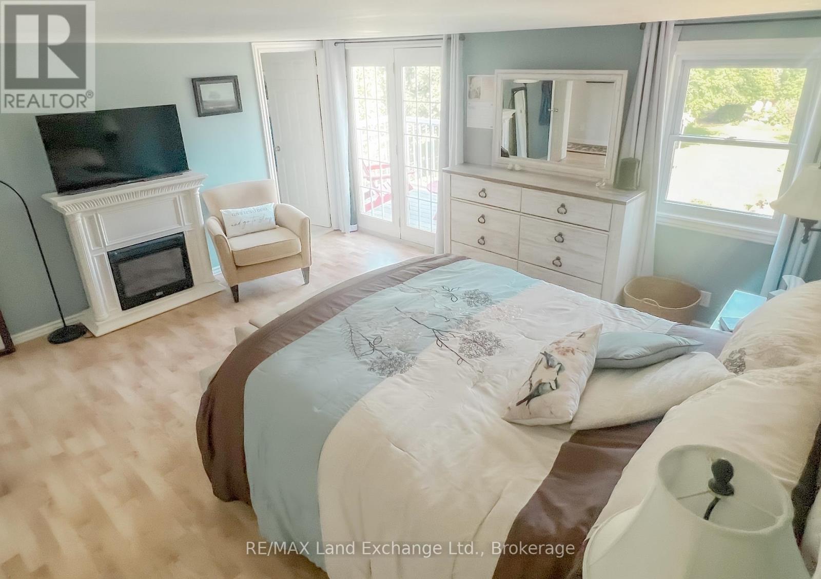 410 Queen Street S, Kincardine, Ontario  N2Z 0A4 - Photo 3 - X12281351