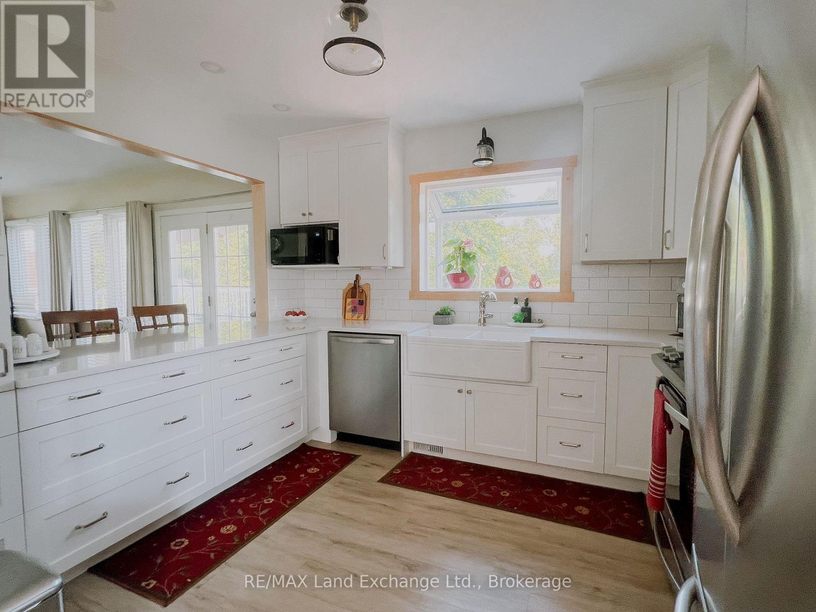 410 Queen Street S, Kincardine, Ontario  N2Z 0A4 - Photo 4 - X12281351