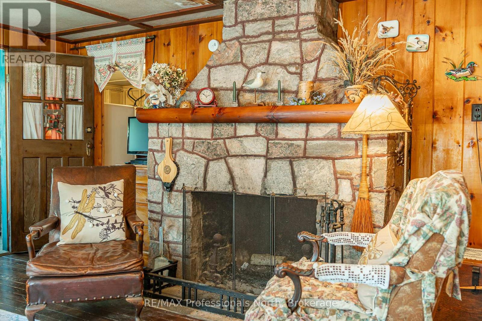 13055 Little Hawk South Shore Road, Algonquin Highlands, Ontario  K0M 1J1 - Photo 10 - X12281388