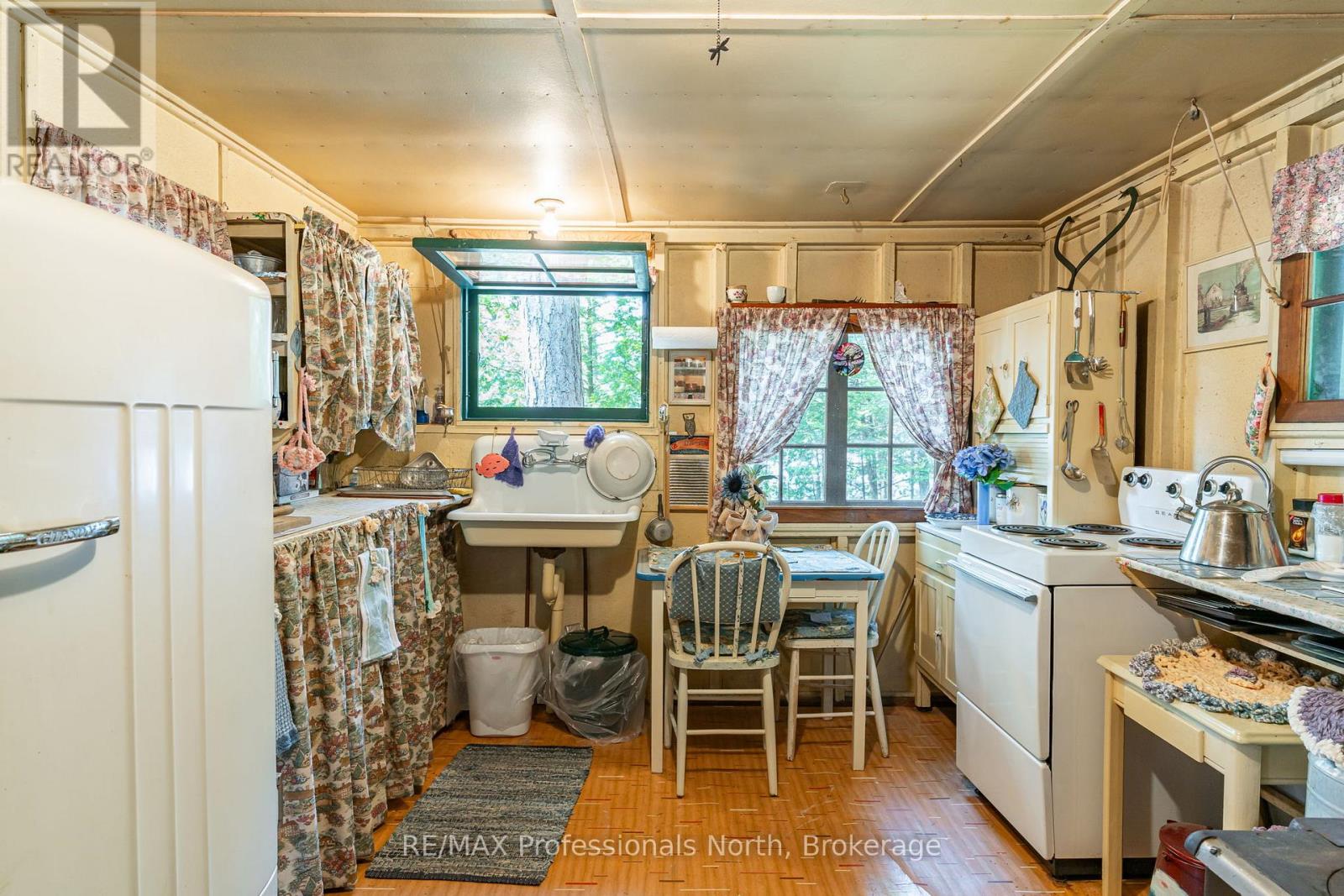 13055 Little Hawk South Shore Road, Algonquin Highlands, Ontario  K0M 1J1 - Photo 12 - X12281388