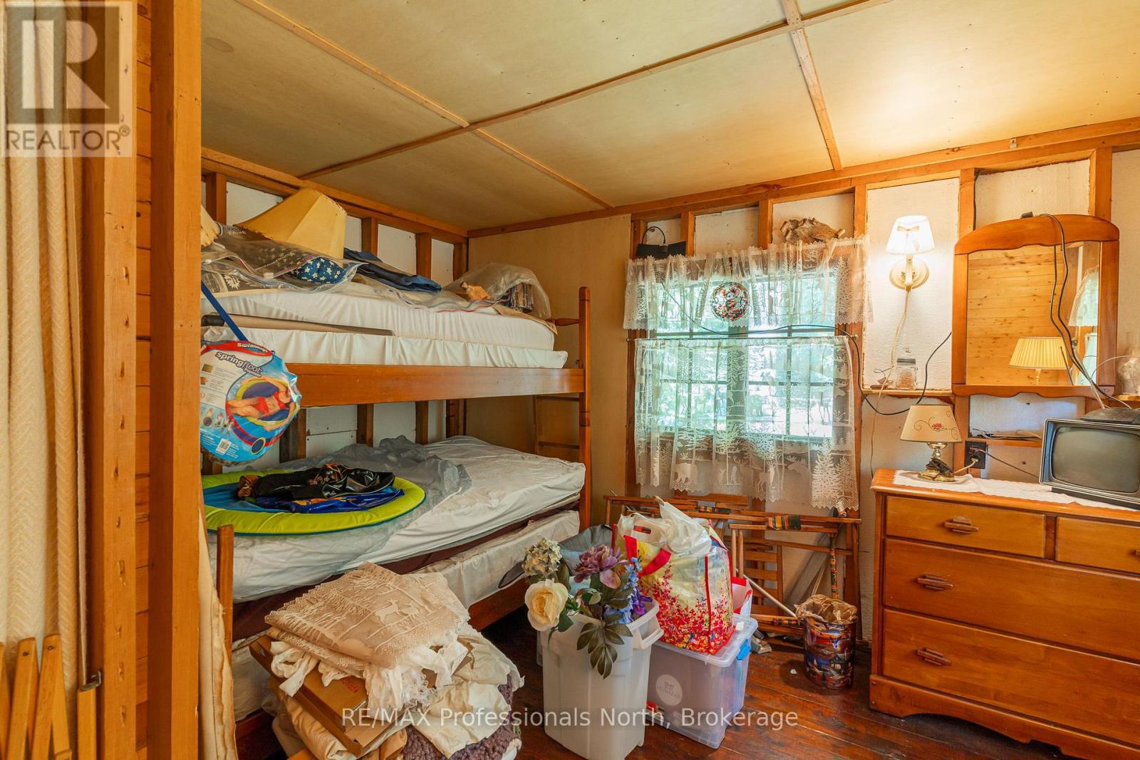 13055 Little Hawk South Shore Road, Algonquin Highlands, Ontario  K0M 1J1 - Photo 16 - X12281388