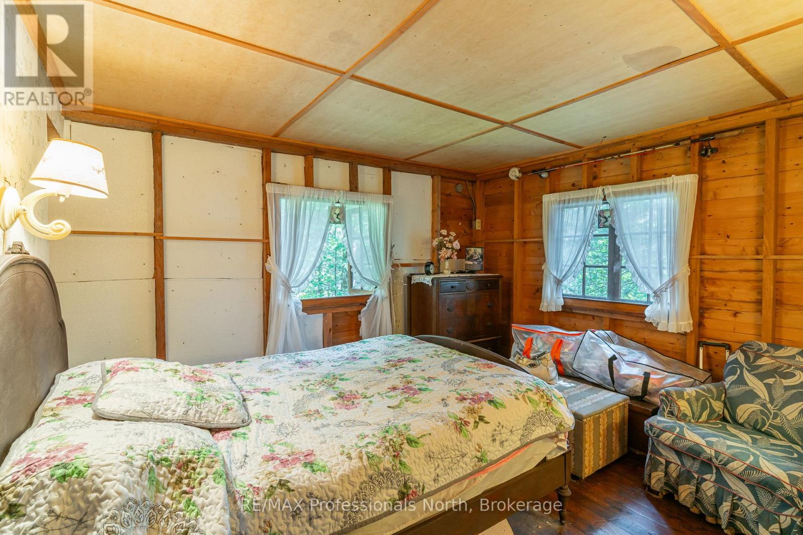 13055 Little Hawk South Shore Road, Algonquin Highlands, Ontario  K0M 1J1 - Photo 17 - X12281388