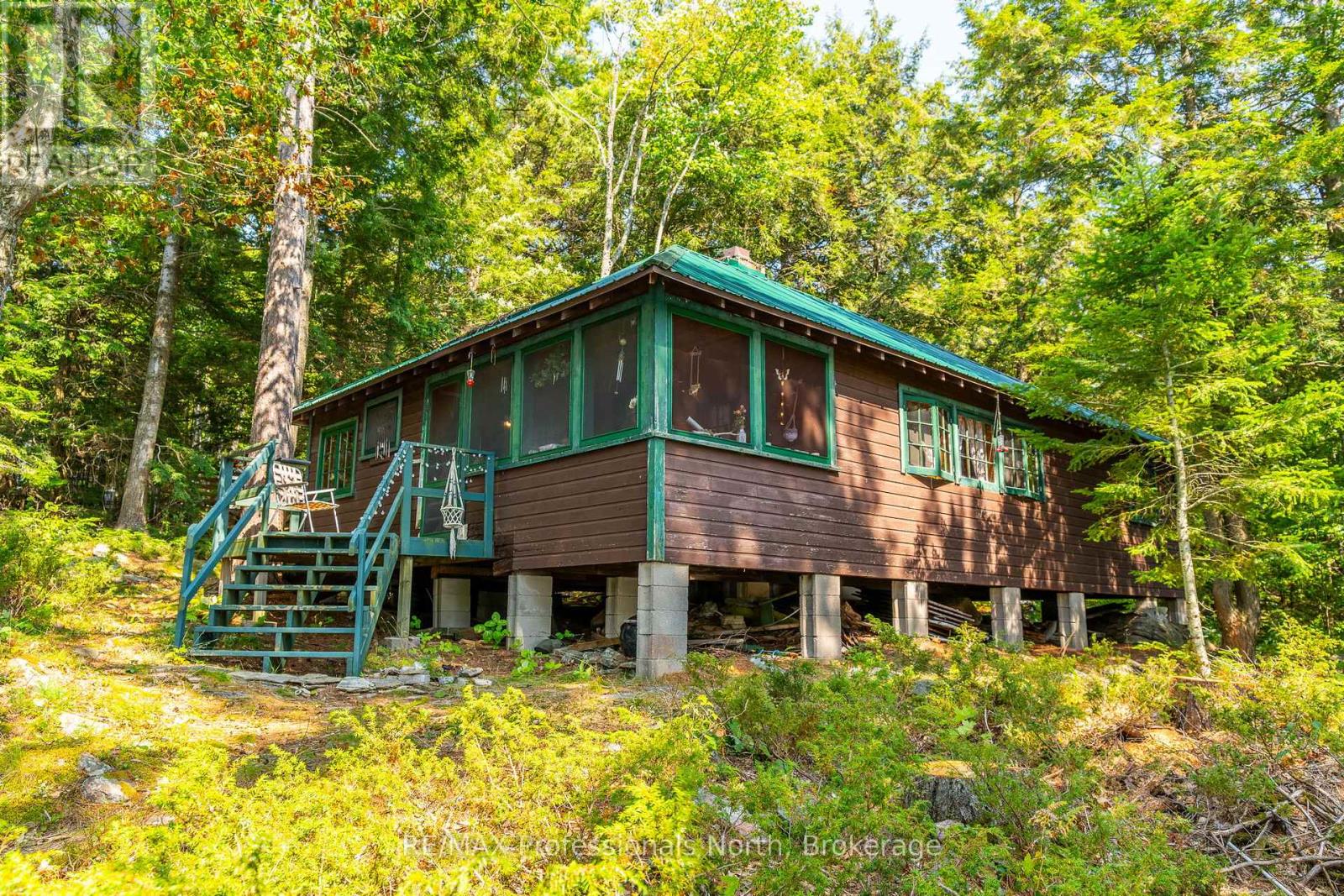13055 Little Hawk South Shore Road, Algonquin Highlands, Ontario  K0M 1J1 - Photo 2 - X12281388