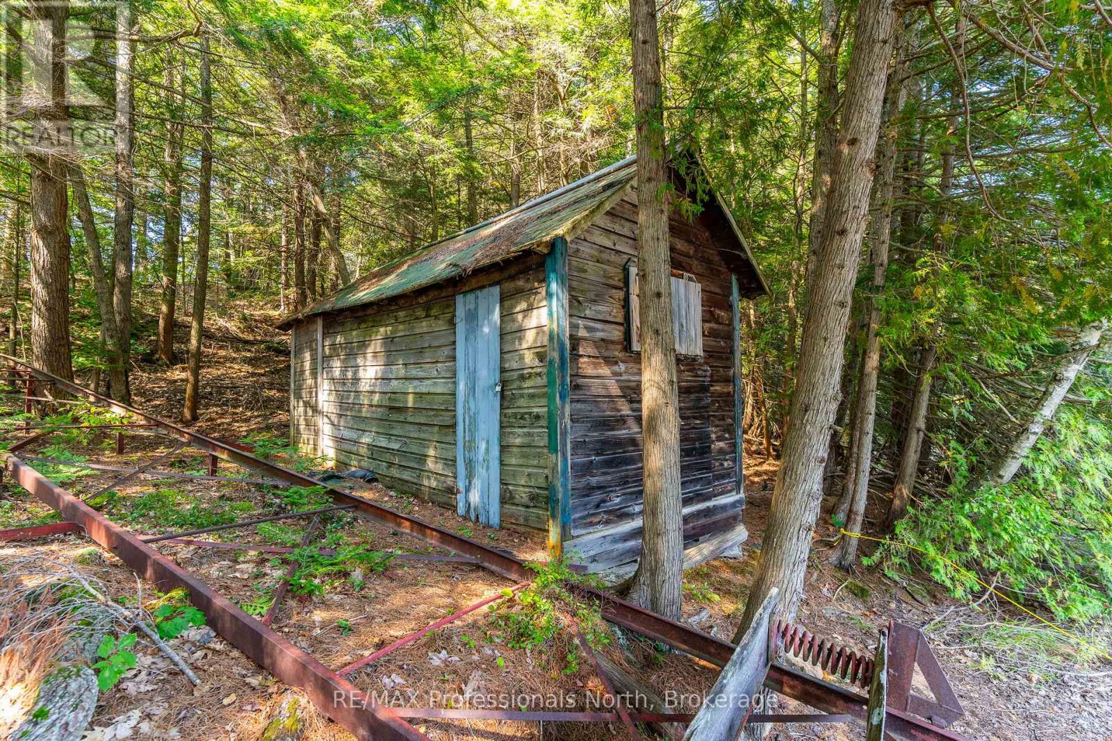 13055 Little Hawk South Shore Road, Algonquin Highlands, Ontario  K0M 1J1 - Photo 39 - X12281388