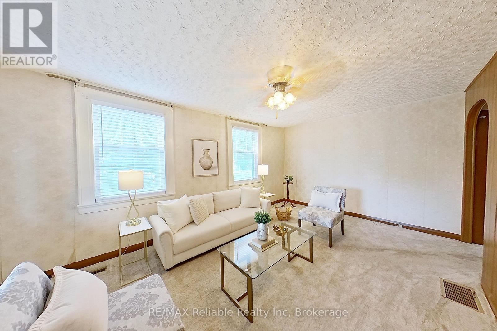 37 Front Road, Huron East, Ontario  N0K 1G0 - Photo 14 - X12281508