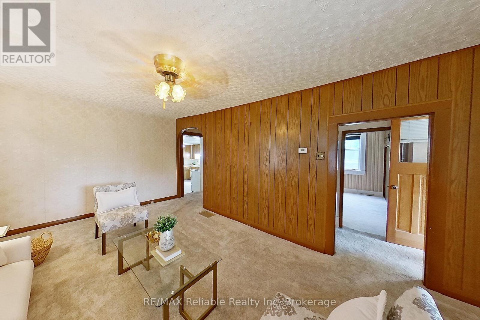 37 Front Road, Huron East, Ontario  N0K 1G0 - Photo 16 - X12281508