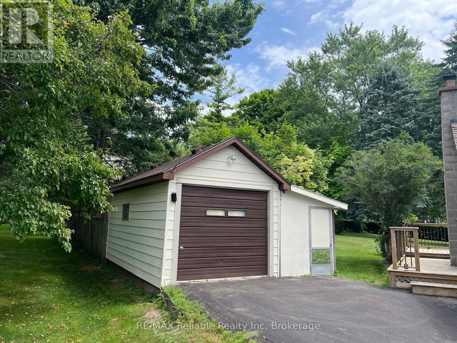 37 Front Road, Huron East, Ontario  N0K 1G0 - Photo 35 - X12281508