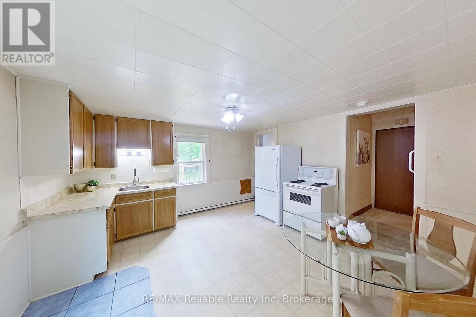 37 Front Road, Huron East, Ontario  N0K 1G0 - Photo 4 - X12281508