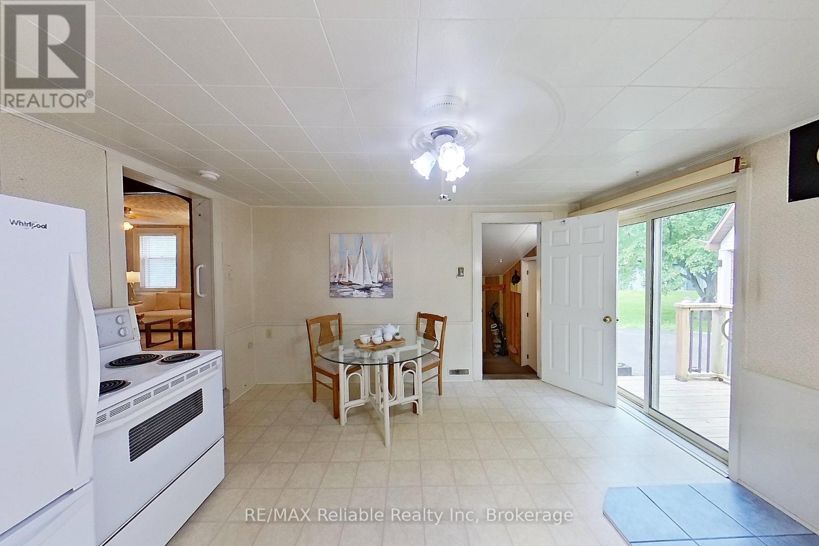 37 Front Road, Huron East, Ontario  N0K 1G0 - Photo 7 - X12281508