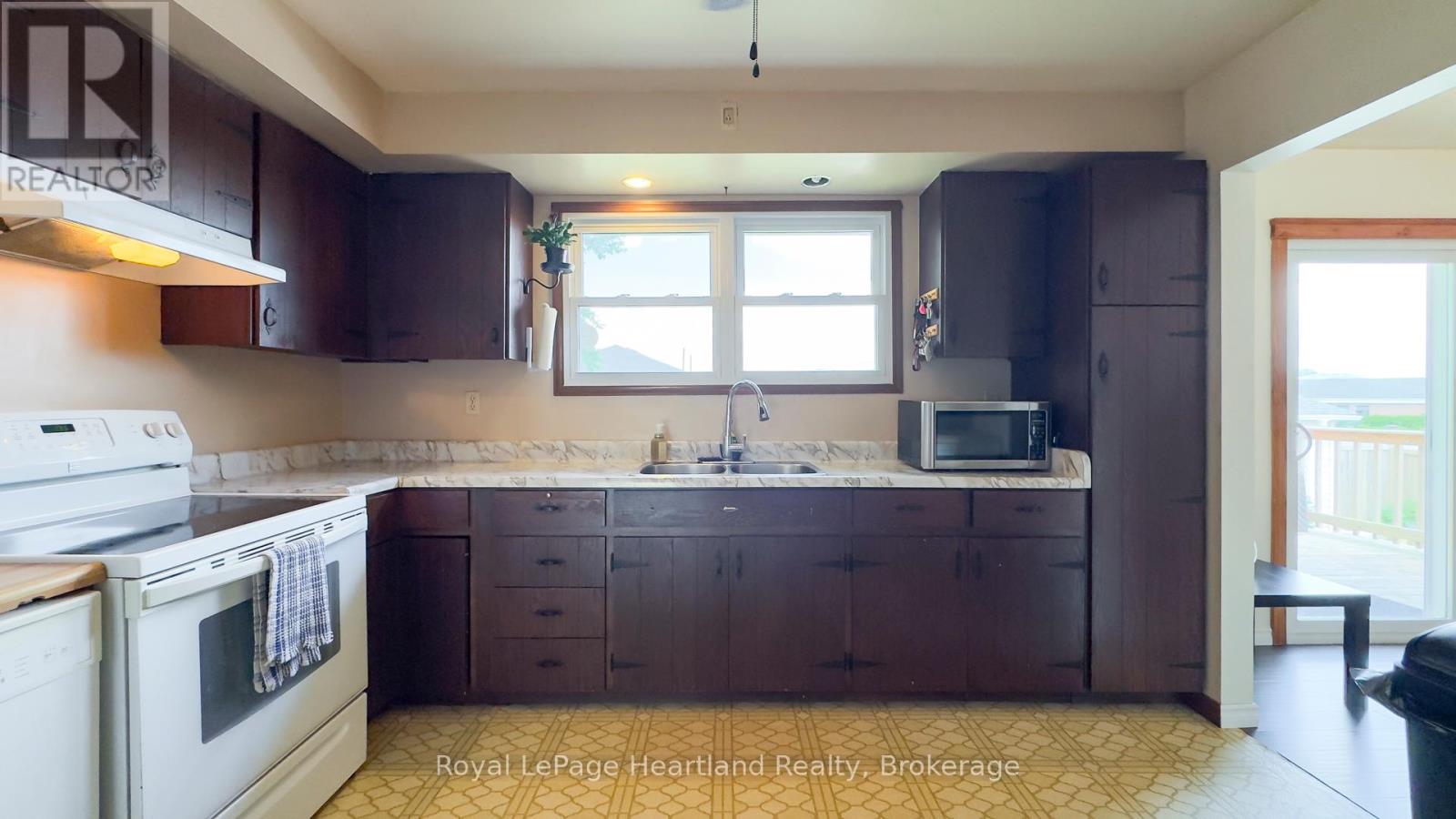 1 Alexander Street, Huron East, Ontario  N0K 1W0 - Photo 32 - X12281577