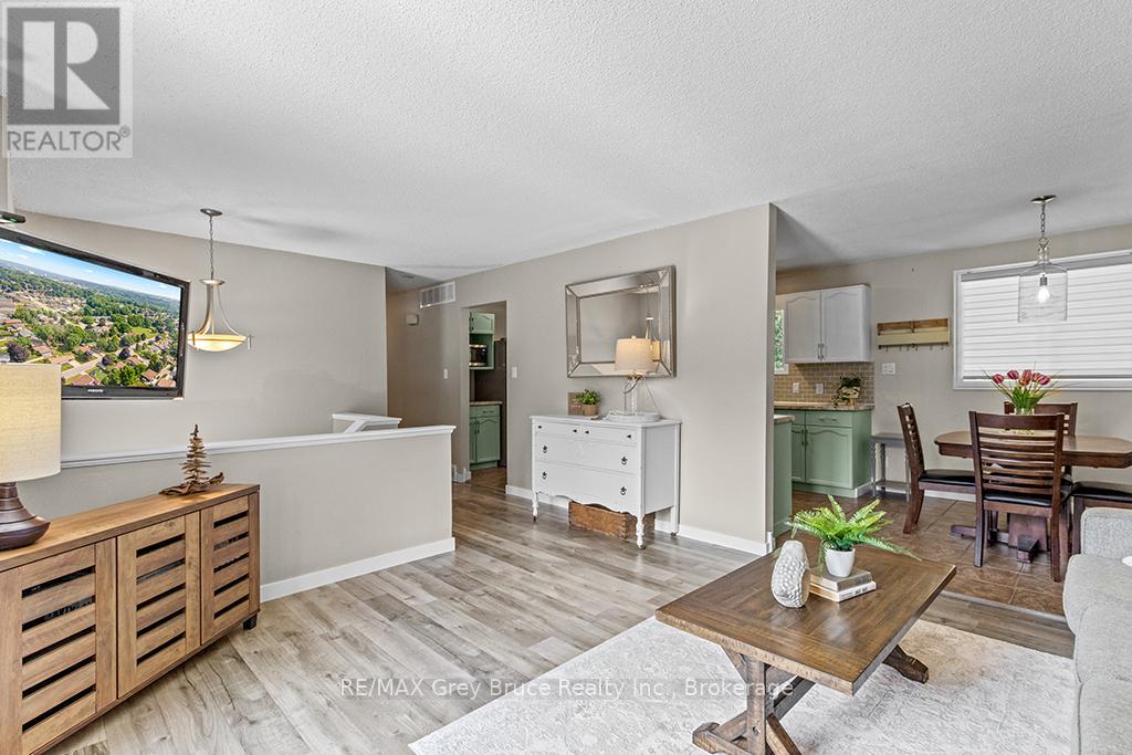 580 2nd  A Street W, Owen Sound, Ontario  N4K 6H4 - Photo 12 - X12281642