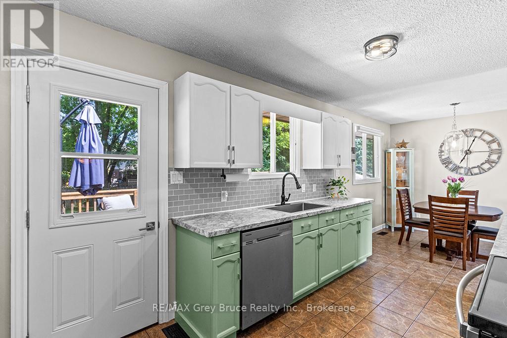 580 2nd  A Street W, Owen Sound, Ontario  N4K 6H4 - Photo 15 - X12281642