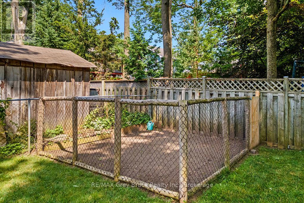 580 2nd  A Street W, Owen Sound, Ontario  N4K 6H4 - Photo 35 - X12281642