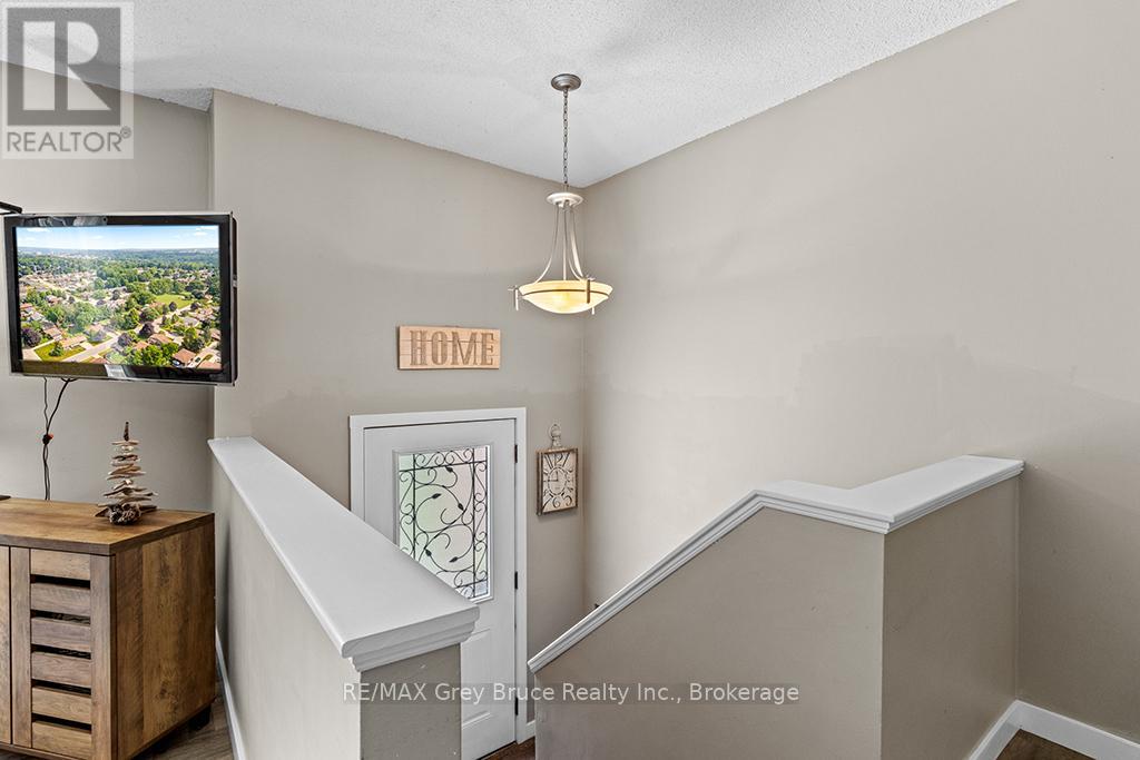 580 2nd  A Street W, Owen Sound, Ontario  N4K 6H4 - Photo 9 - X12281642