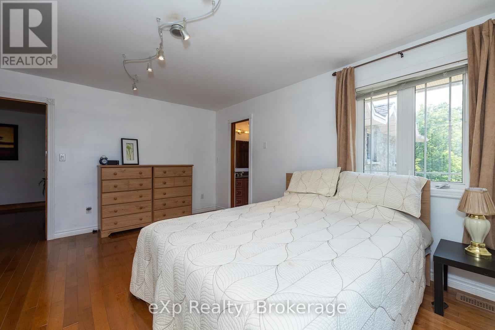 910 26th Street E, Owen Sound, Ontario  N4K 5N3 - Photo 25 - X12281731