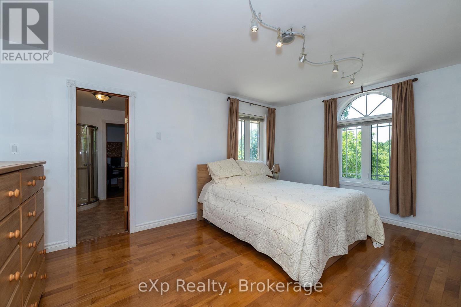 910 26th Street E, Owen Sound, Ontario  N4K 5N3 - Photo 26 - X12281731