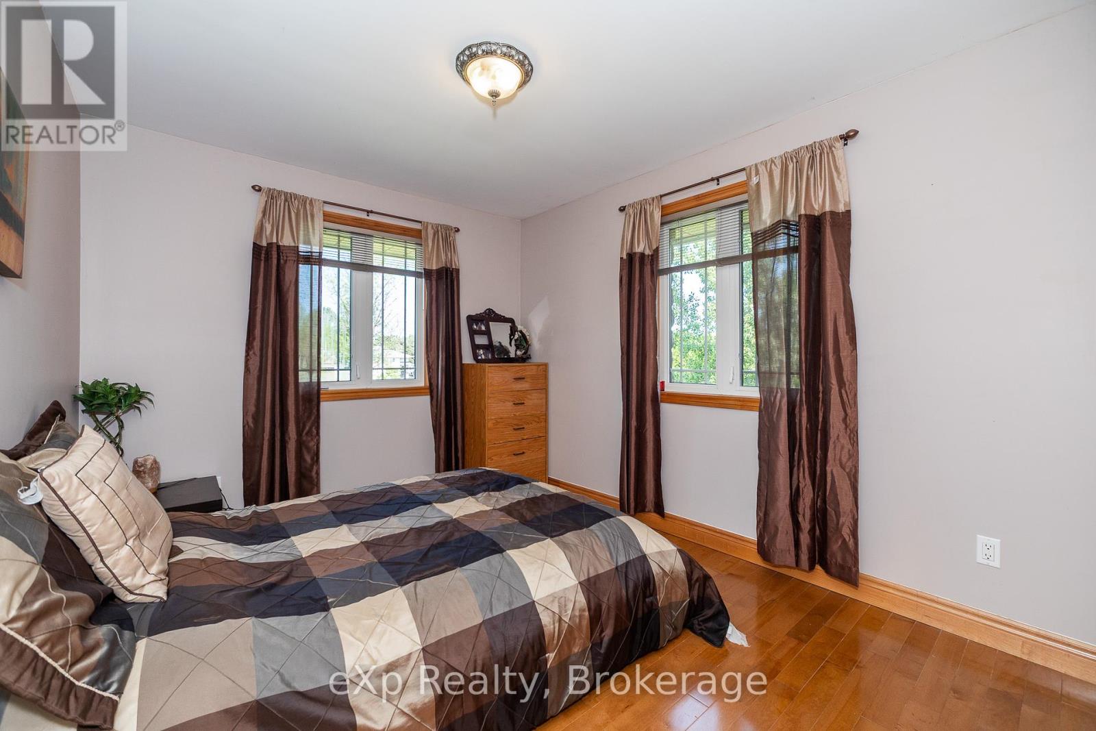 910 26th Street E, Owen Sound, Ontario  N4K 5N3 - Photo 29 - X12281731