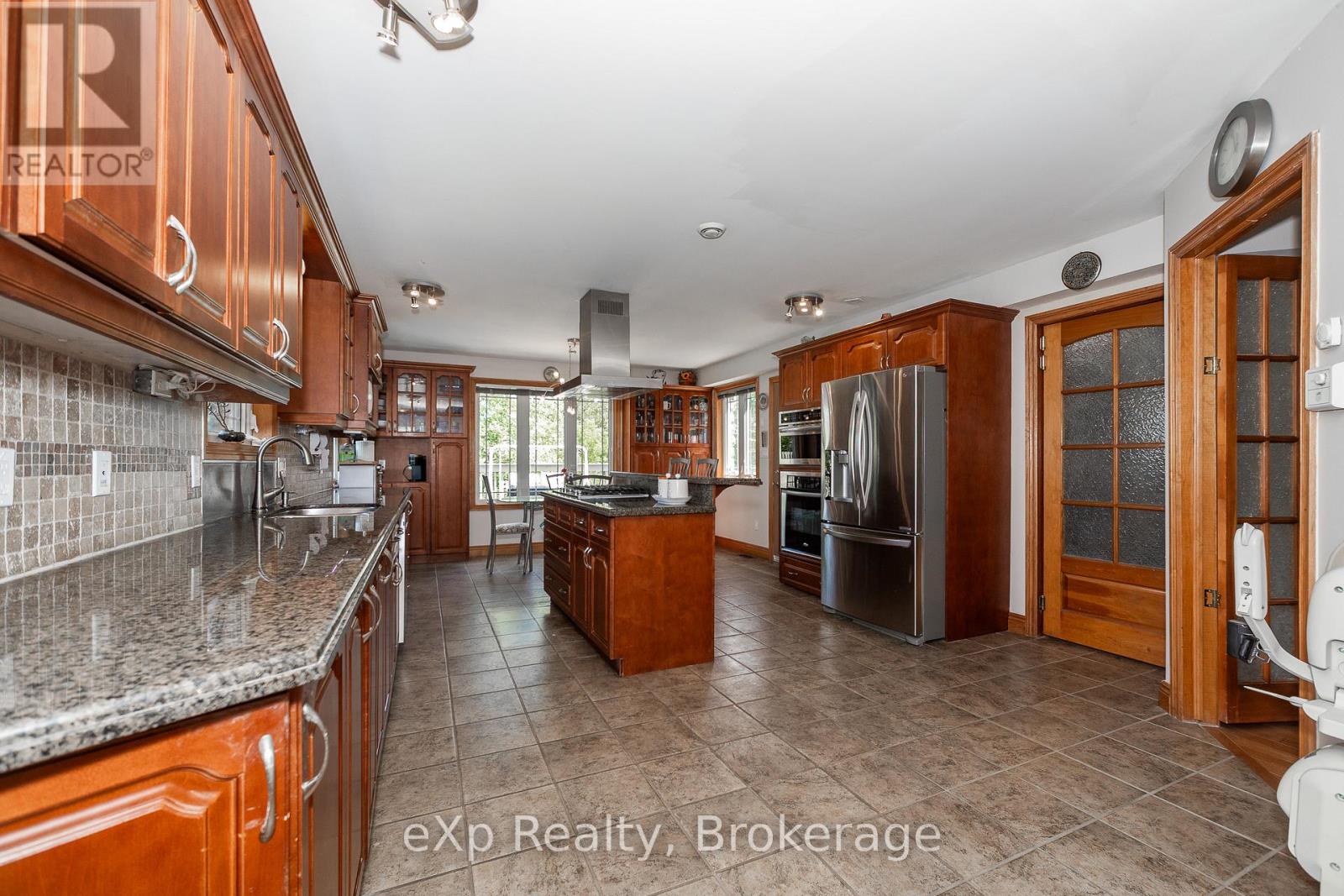 910 26th Street E, Owen Sound, Ontario  N4K 5N3 - Photo 6 - X12281731