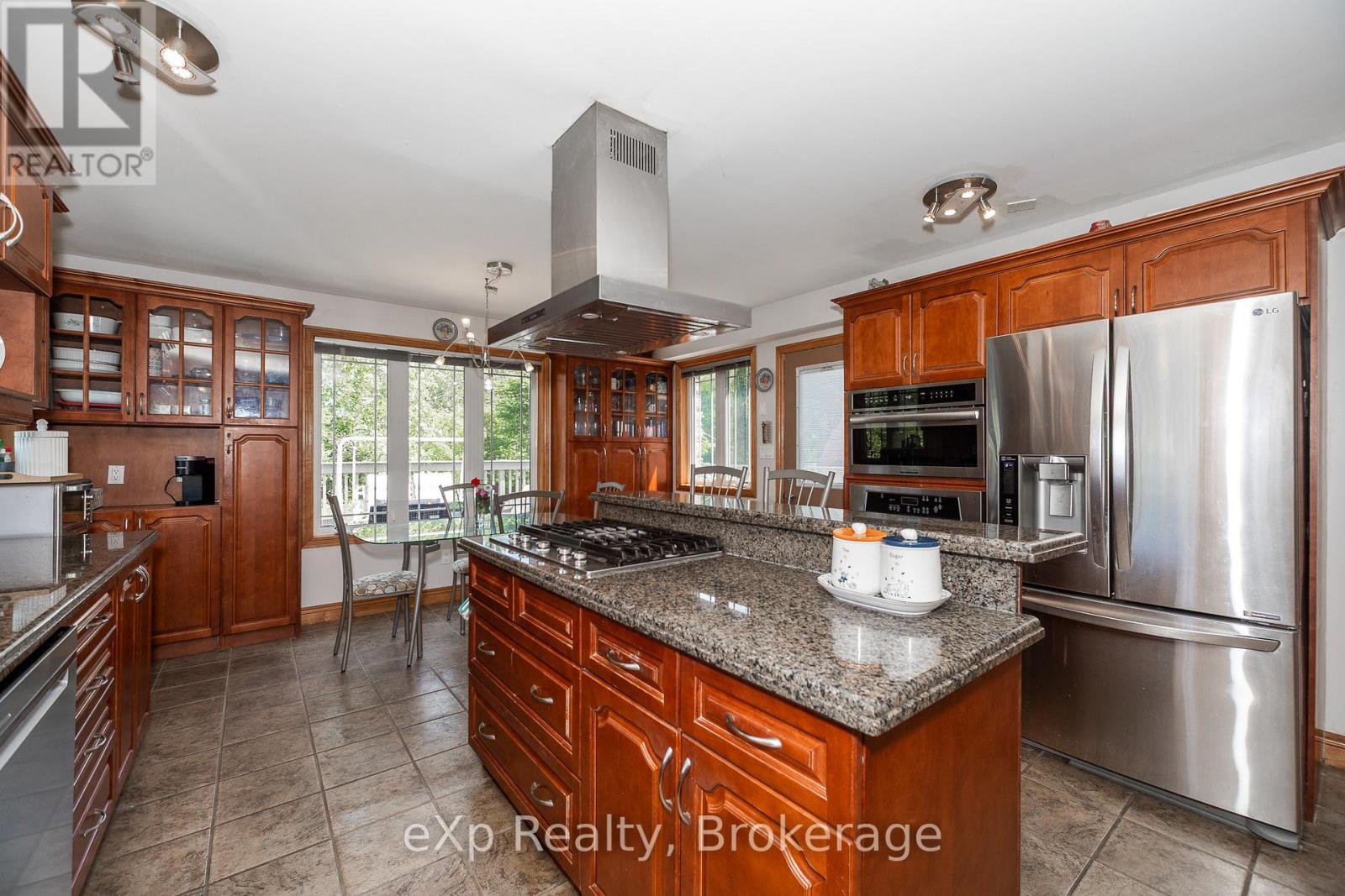 910 26th Street E, Owen Sound, Ontario  N4K 5N3 - Photo 7 - X12281731