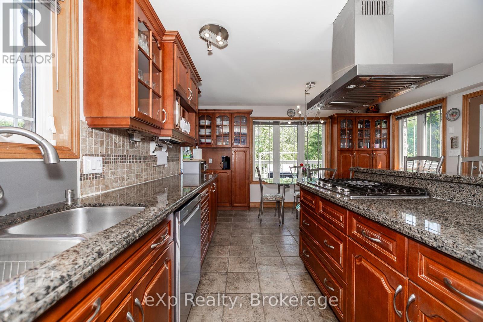 910 26th Street E, Owen Sound, Ontario  N4K 5N3 - Photo 8 - X12281731