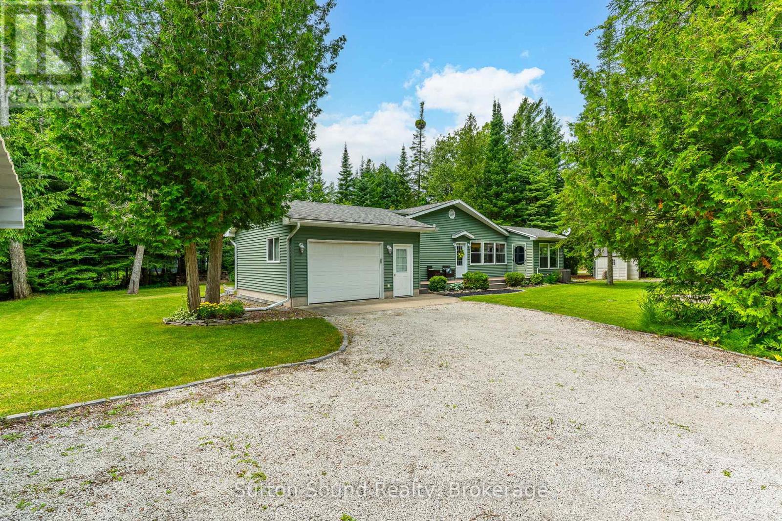 749 Oxford Crescent, South Bruce Peninsula, Ontario  N0H 2G0 - Photo 1 - X12282273