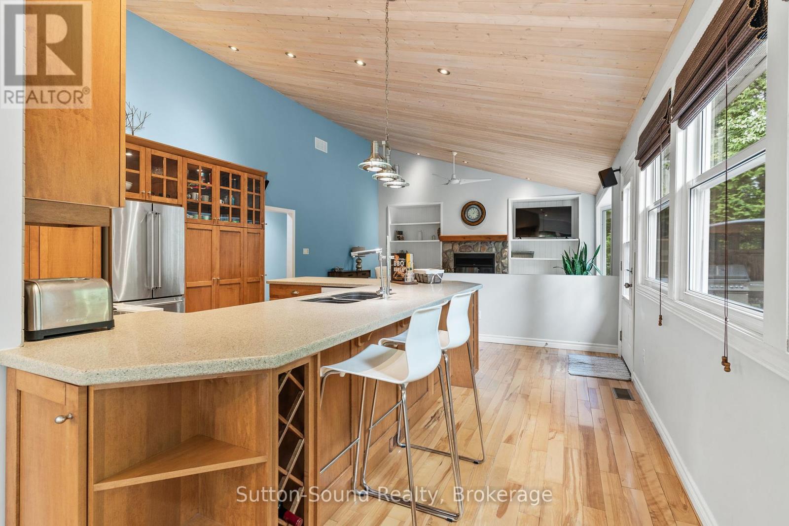749 Oxford Crescent, South Bruce Peninsula, Ontario  N0H 2G0 - Photo 12 - X12282273