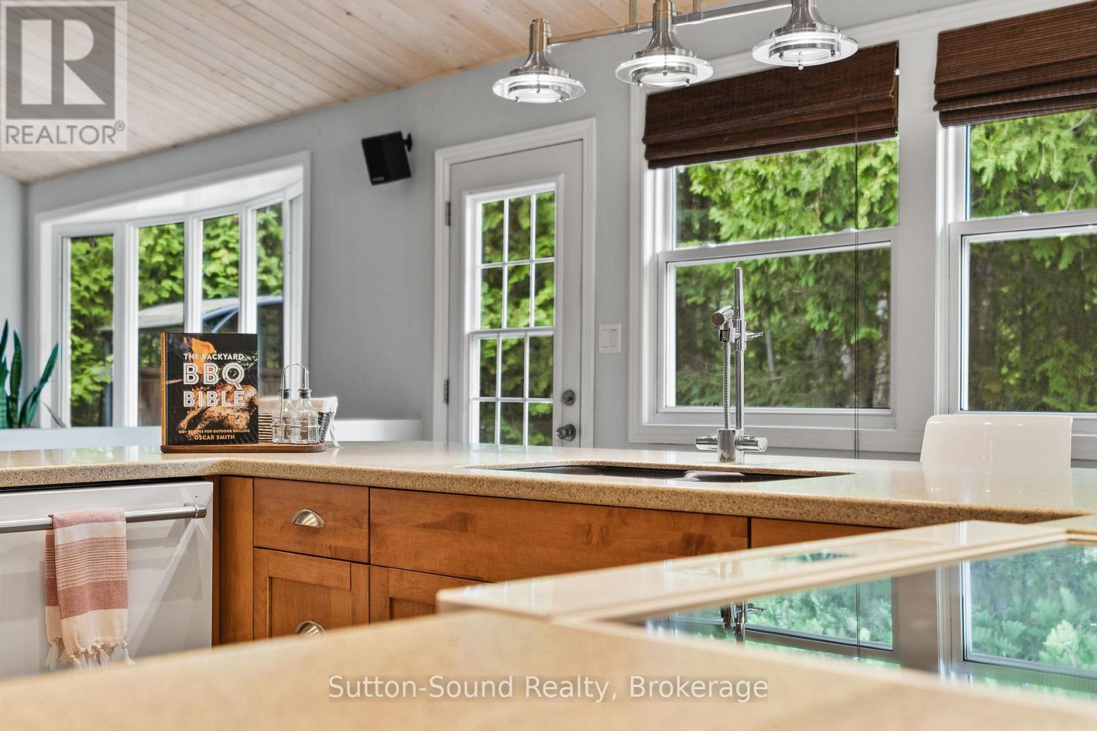 749 Oxford Crescent, South Bruce Peninsula, Ontario  N0H 2G0 - Photo 15 - X12282273