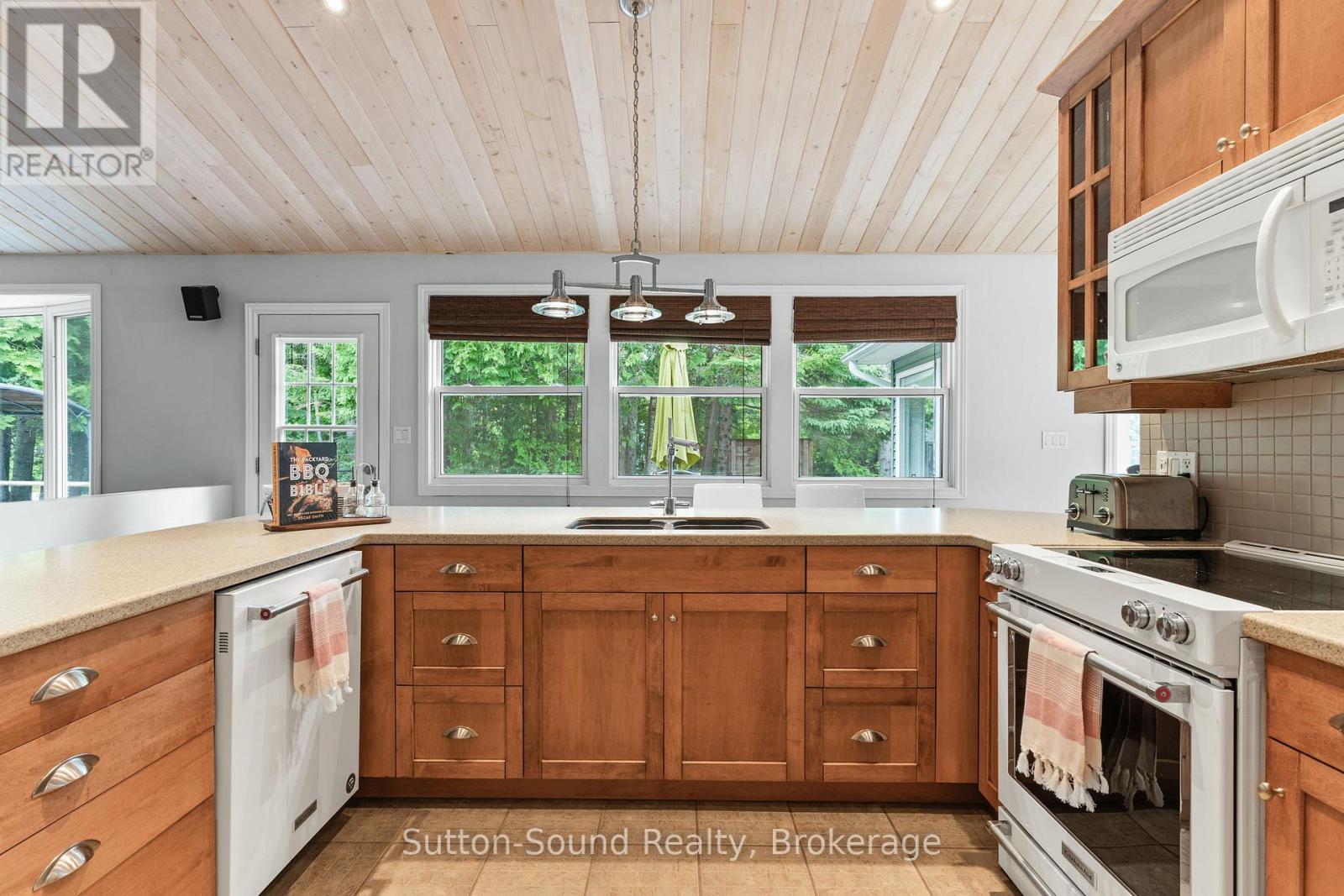 749 Oxford Crescent, South Bruce Peninsula, Ontario  N0H 2G0 - Photo 16 - X12282273