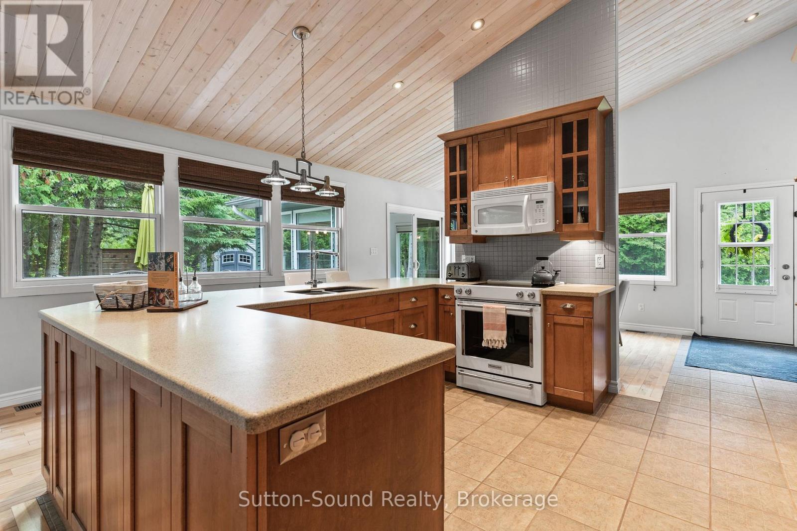 749 Oxford Crescent, South Bruce Peninsula, Ontario  N0H 2G0 - Photo 19 - X12282273